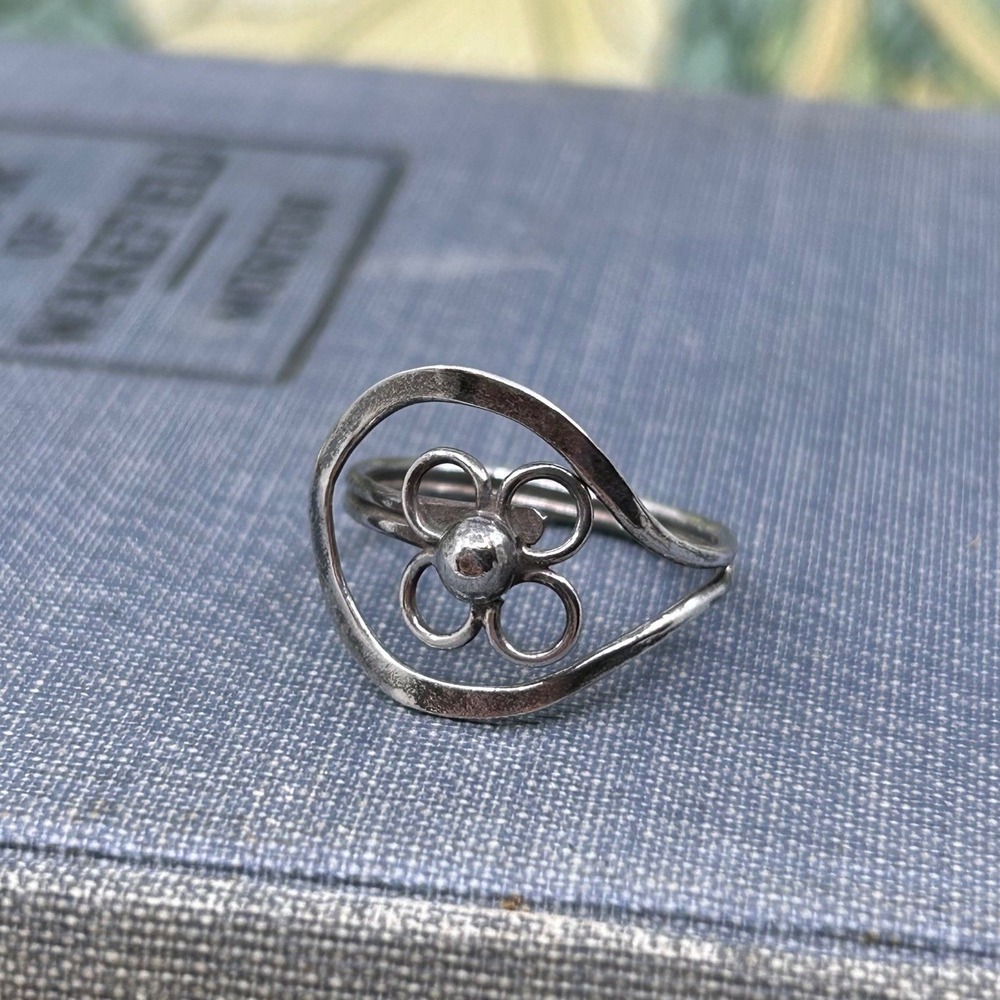 Vintage Sterling Silver Open Work Hammered Flower Ring 925 Adjustable Size